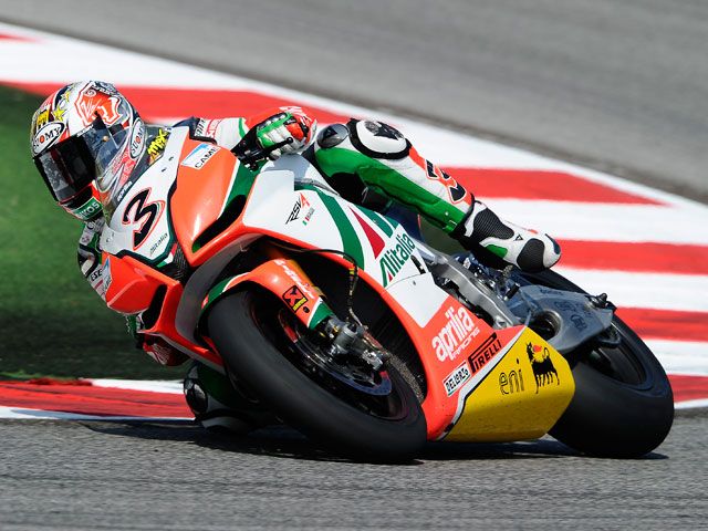 Max Biaggi se lleva la primera manga de SBK en Misano
