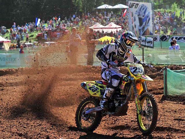 Clement Desalle y Jeffrey Herlings triunfan en Kegums
