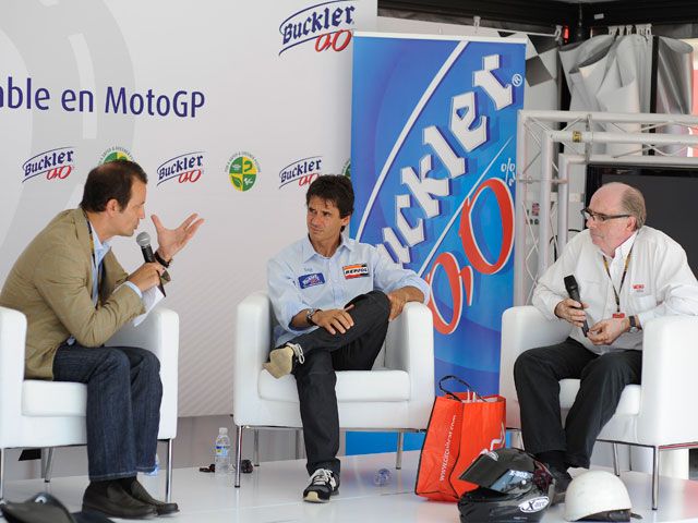 Conducción responsable y segura en moto con Alex Crivillé