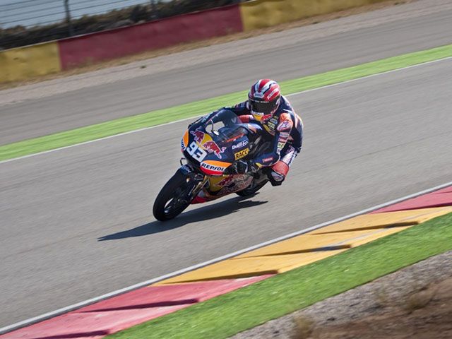 Iannone y Márquez dominan en MotorLand
