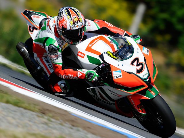 Jonathan Rea y Max Biaggi ganan en Brno