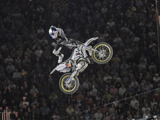 Robbie Maddison pone en pie Las Ventas en el X-Fighters