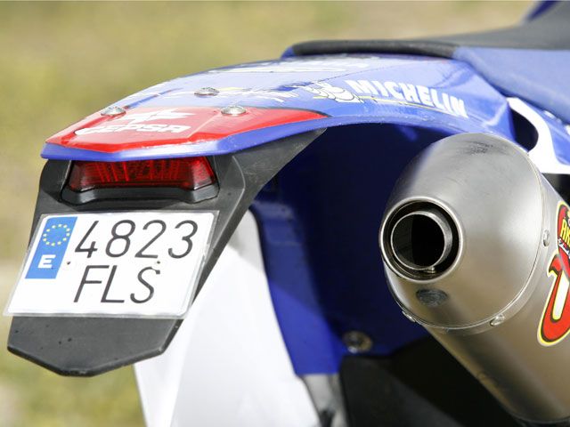 Matrículas pequeñas en motos de enduro y trial