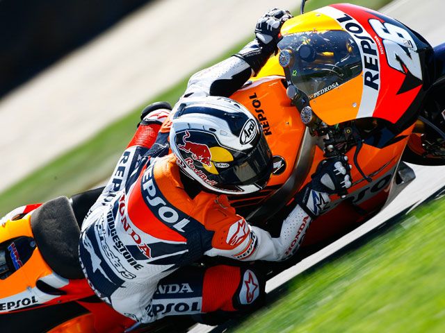 Dani Pedrosa arrasa en los libres de San Marino