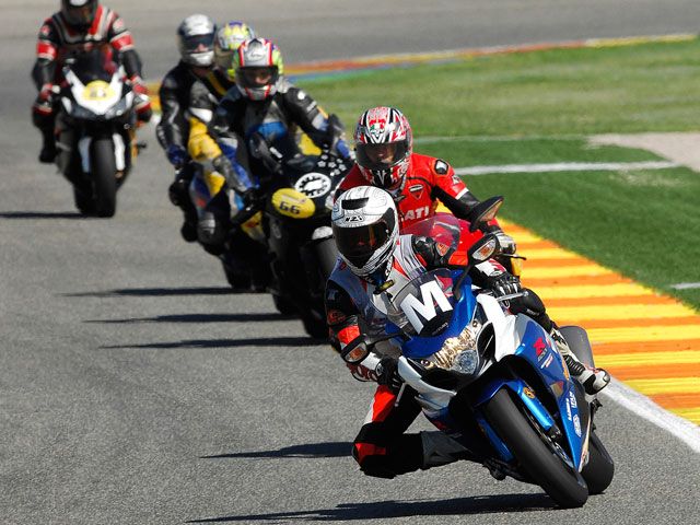 Descubre el placer de rodar en moto en un circuito