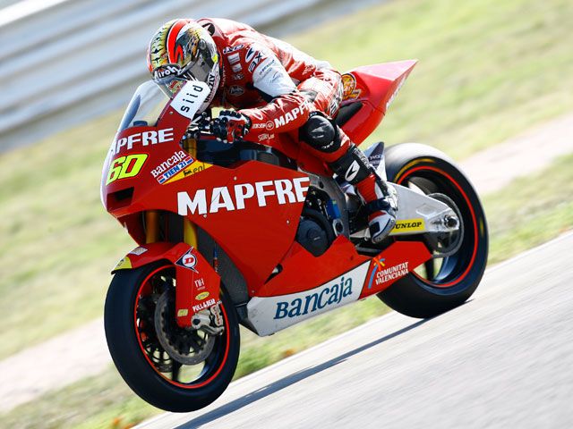 Simón lidera los entrenamientos de Moto2 en Valencia