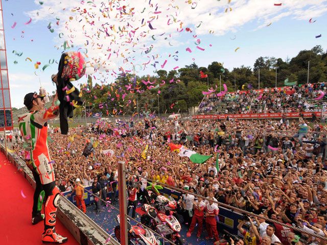 Max Biaggi, Campeón del Mundo de Superbike