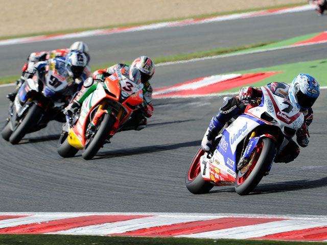 Crutchlow y Biaggi despiden el Mundial de Superbike con victoria