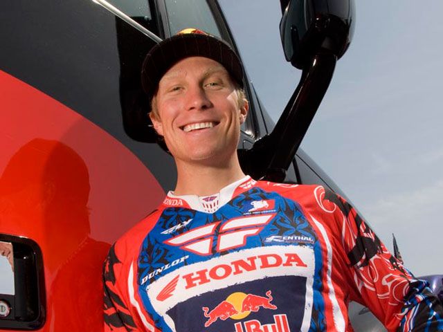Andrew Short ficha con KTM