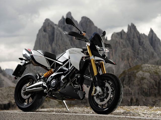 Aprilia Dorsoduro 1200 y RSV4 Factory