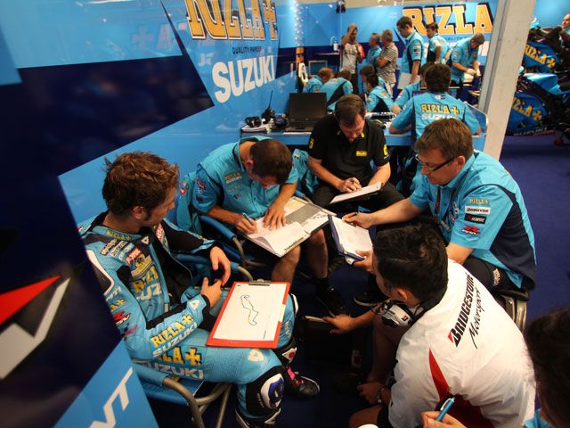 Vive el GP de Valencia con el Suzuki Rizla Team
