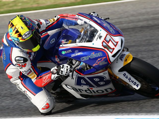 Karel Abraham pelea y gana en Valencia. Simón, subcampeón de Moto2
