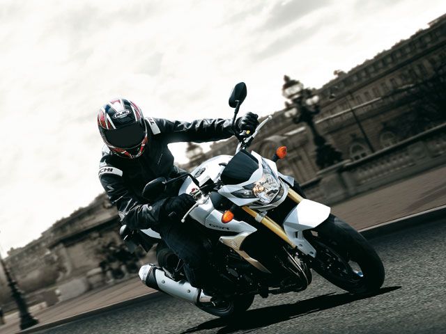 Suzuki GSR 750