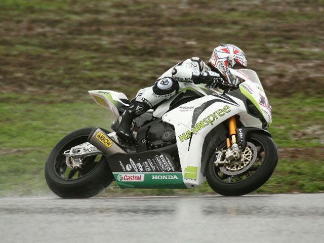 Intensas jornadas de entrenamientos de Superbike