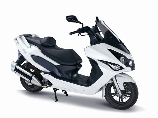 Scooters y motos, con seguro gratuito