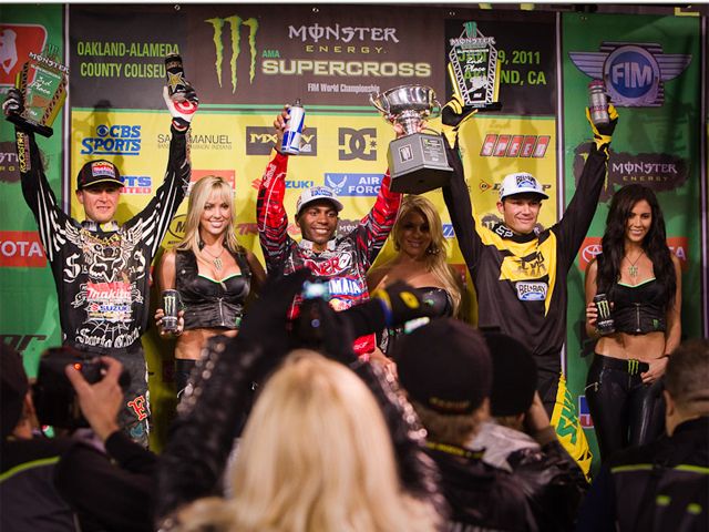 James Stewart gana en Oakland
