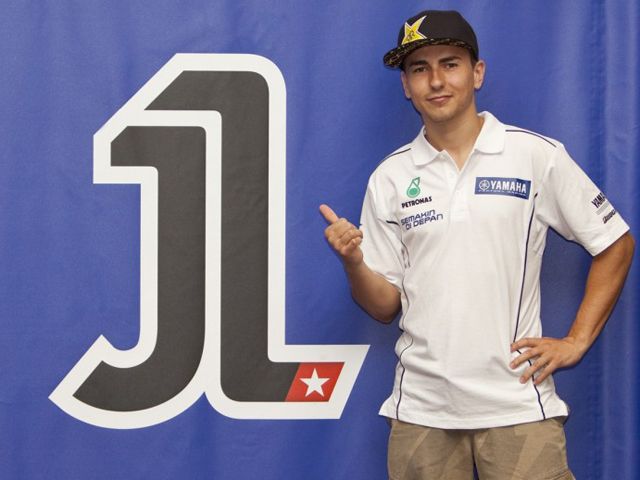 Jorge Lorenzo muestra su número 1