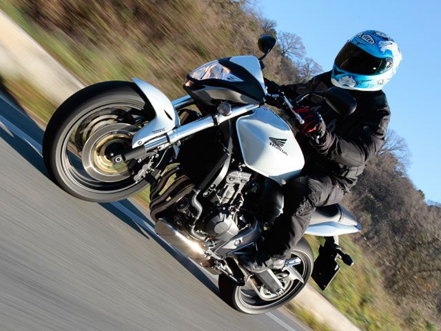 Honda CBF 600 F y Suzuki GSX-R 750