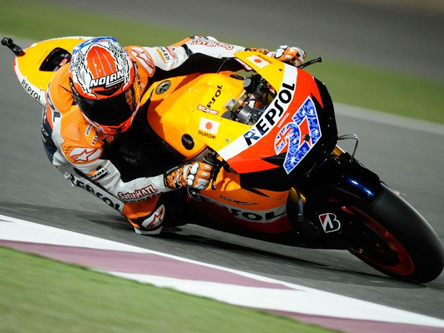 Stoner vuelve a imponerse en la segunda sesión libre en Losail