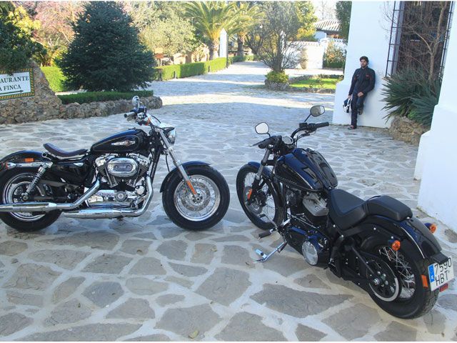 Comparativa Harley-Davidson: XL 1200 C Sportster Custom y Softail FXS Blackline.