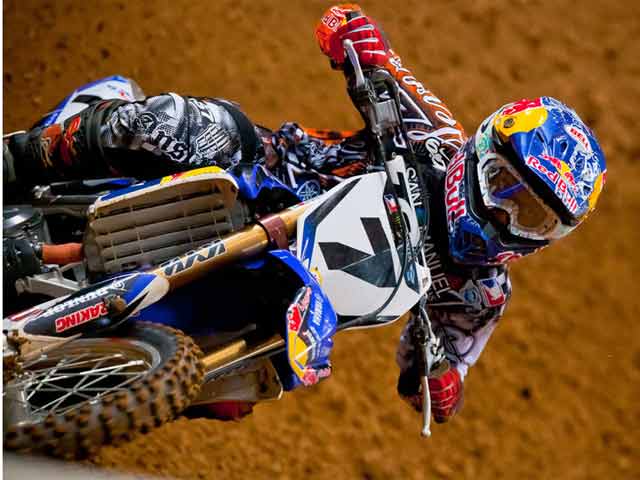 James Stewart aprieta en St. Louis