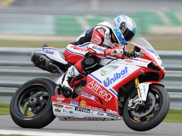Carlos Checa, pole en Superbike en Holanda