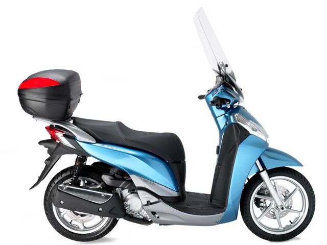 Baúl y cúpulas Givi para tu Honda Scoopy SH300I