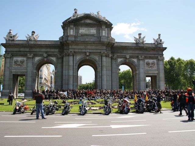 Un millar de motos Harley-Davidson recorrieron las calles de Madrid