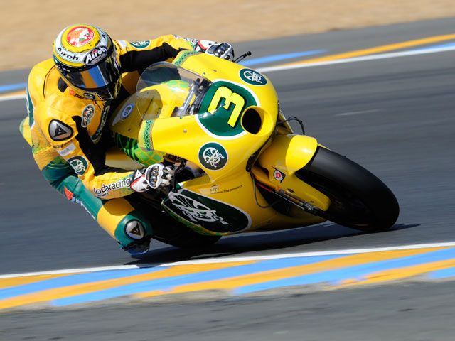 Simone Corsi desbanca a Bradl en el último libre de Moto2