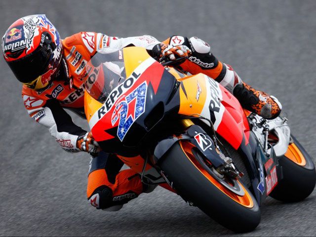 Casey Stoner: "Está muy bien sentir una moto de 1000 cc de nuevo"