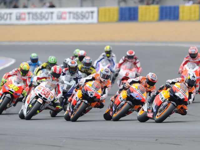 MotoGP podría recibir once equipos y dieciséis pilotos más en 2012
