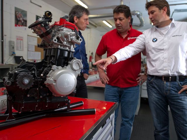 Husqvarna presenta su motor de 900 cc