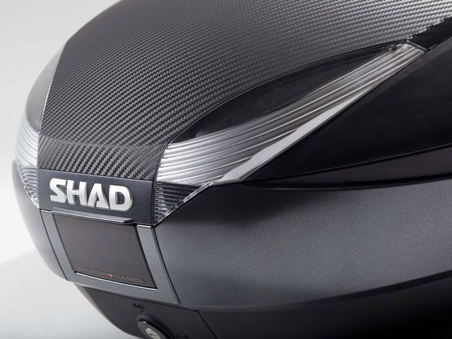 La tapa de carbono, una nueva generación para la top case SH48 de Shad