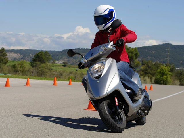 La DGT quiere imponer un nuevo examen para pasar del carné A2 al A