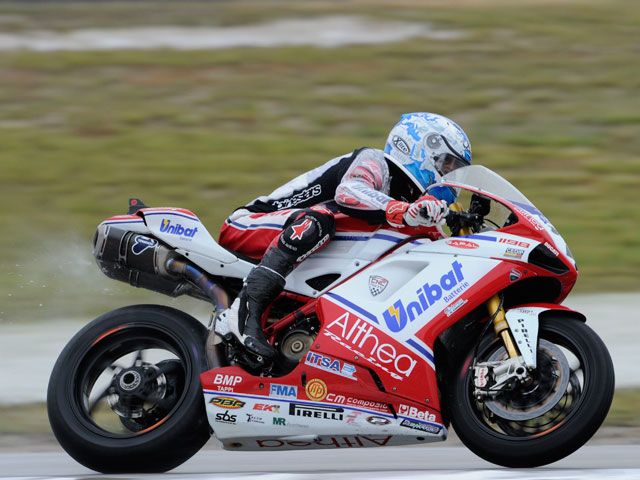 Superpole de Carlos Checa en Estados Unidos