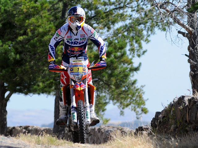 Marc Coma mantiene el liderato en el Rally de Cerdeña