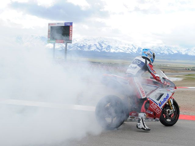 Checa logra dos victorias en Superbike en Estados Unidos
