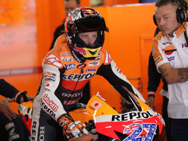 Casey Stoner marca el ritmo en Montmeló