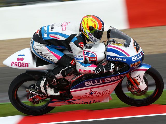 Viñales, pole position de 125 en Silverstone