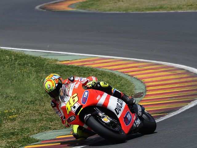 Valentino Rossi pone a punto la Ducati GP12
