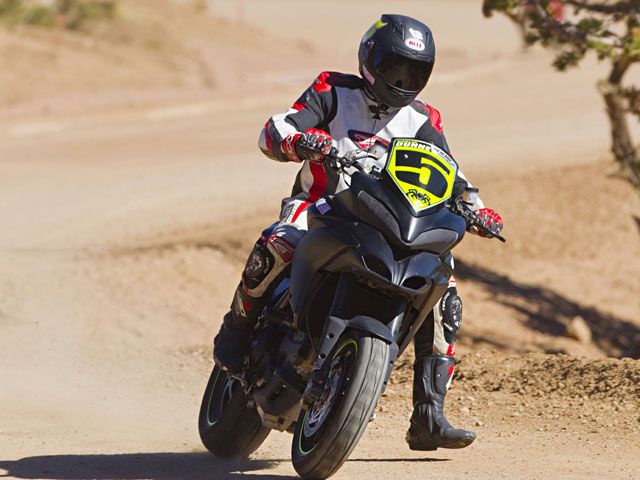 Carlin Dunne (Ducati) vence en Pikes Peak