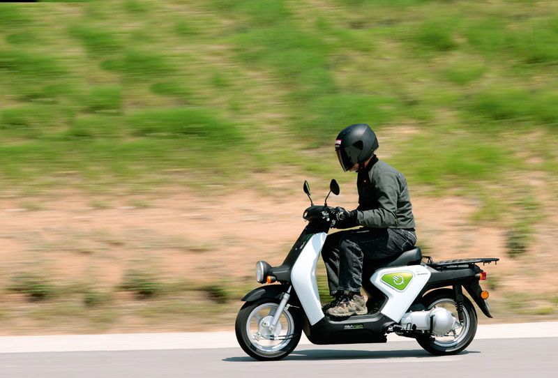 Honda prueba su scooter eléctrico EV-neo en Barcelona
