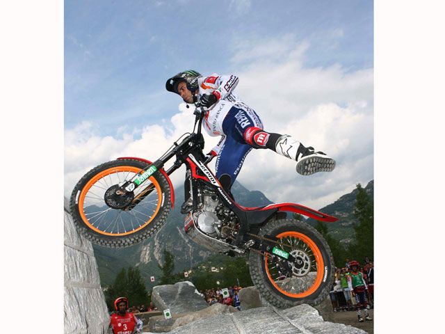 Toni Bou abre hueco en el Mundial de Trial