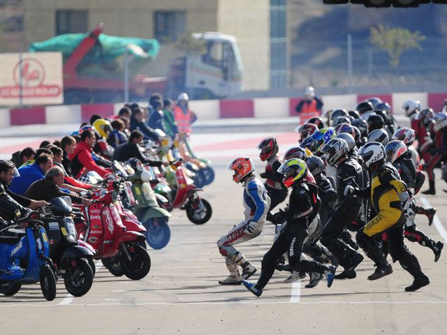 6 Horas de Resistencia de Vespas en MotorLand