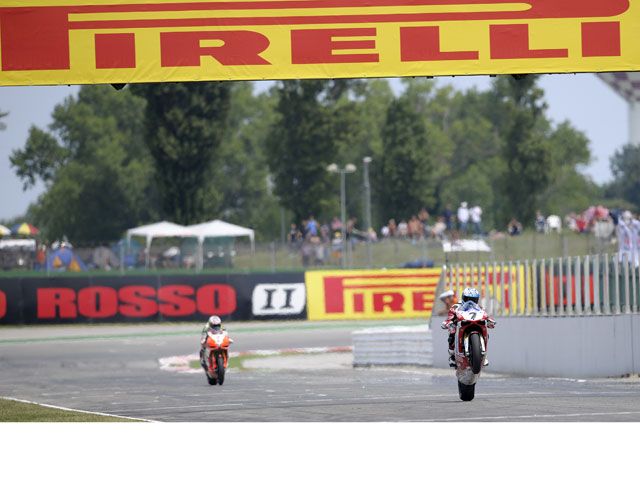 Pirelli renueva como proveedor oficial del Mundial de Superbike hasta 2015