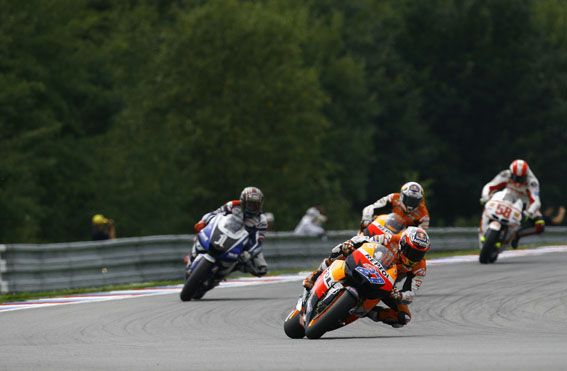Victorias de Stoner, Iannone y Cortese en Brno