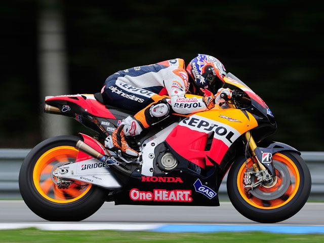 Casey Stoner impresiona con la 1000cc