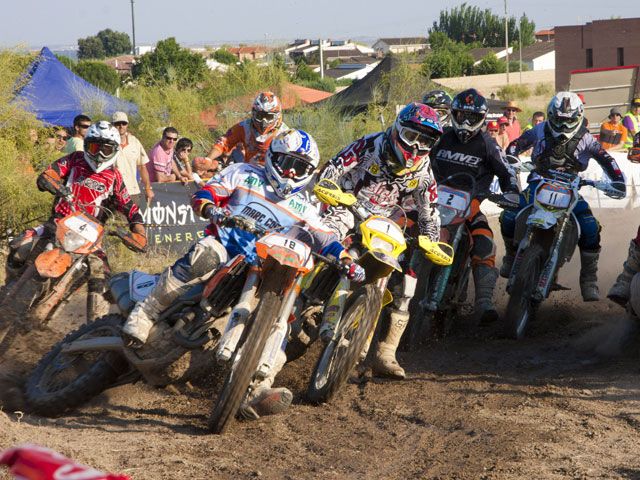 La final de la IV Copa Solidaria de Enduro Indoor en Becerril de la Sierra