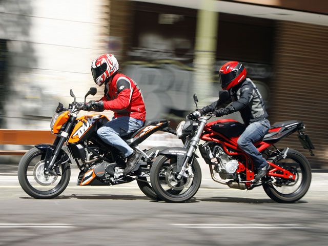 Comparativa KTM 125 Duke y Motorhispania KN1 125