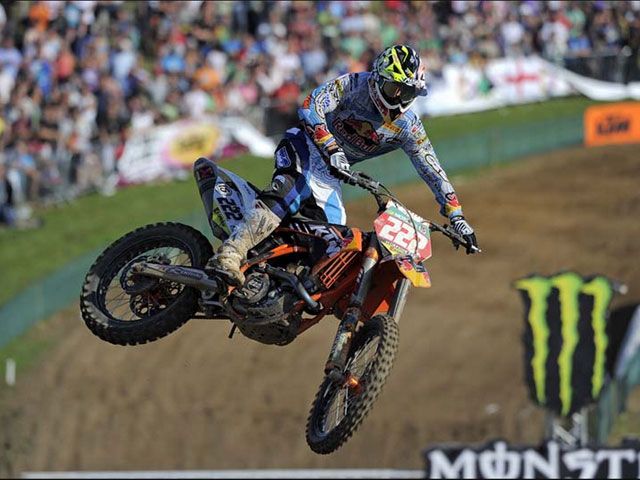 Antonio Cairoli y Christophe Pourcel ganan en Inglaterra
